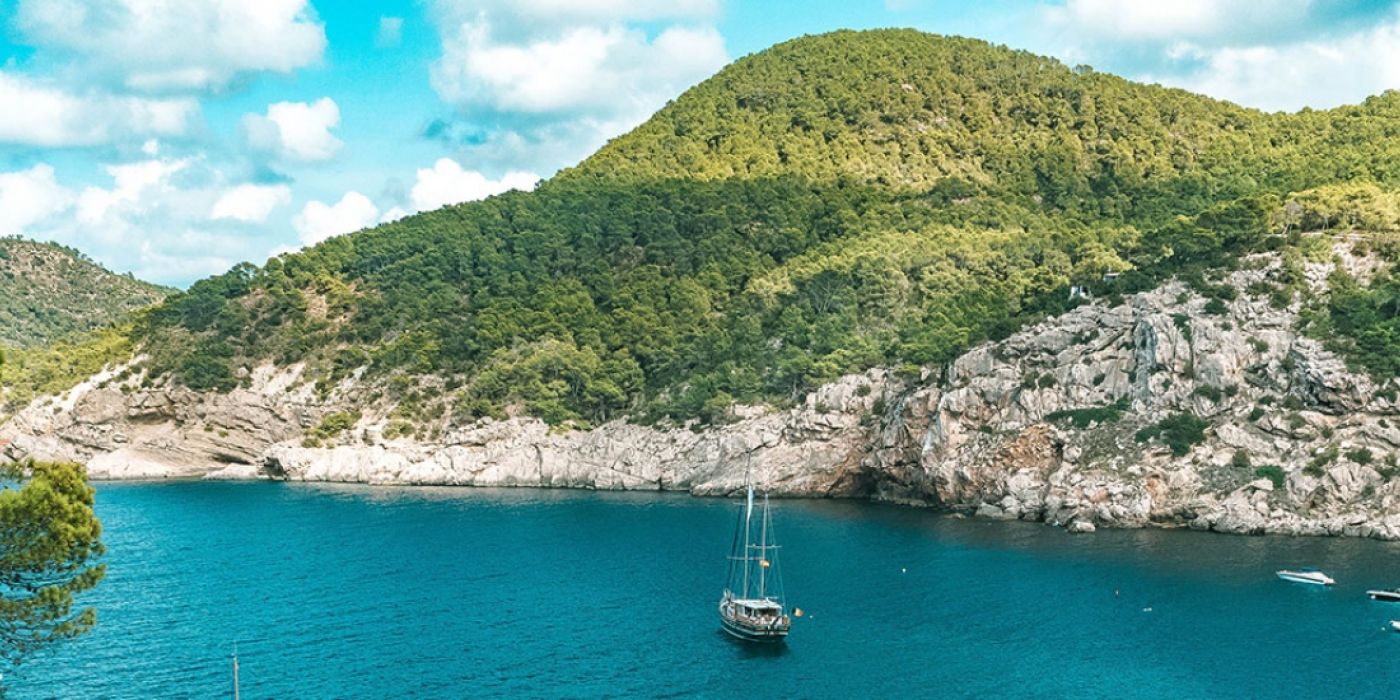5 Coves in Ibiza that can only be accessed by boat