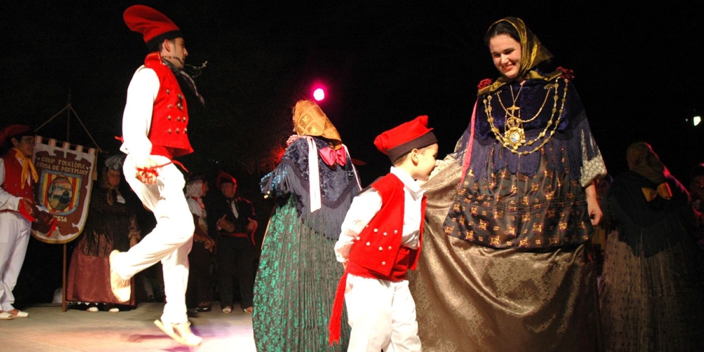 Come and join the Fiestas of Es Canar